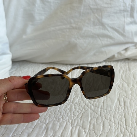Authentic CHANEL square light tortoise logo sunglasses - Picture 5 of 11